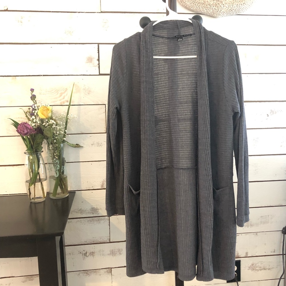 EUC HYFVE Sweater Cardigan